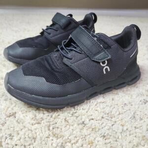 ON CLOUD OC Black Play Sneakers Shoes Kids Youth Size K1.5